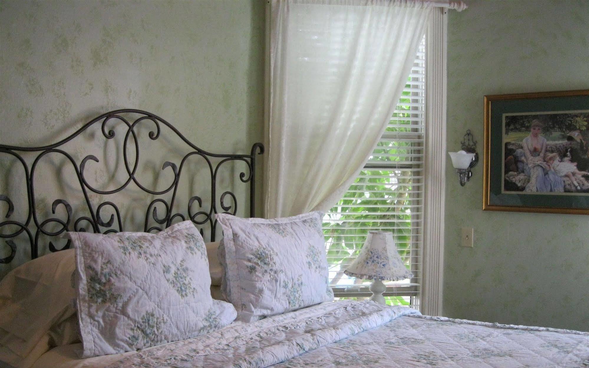 A White Jasmine Inn サンタバーバラ エクステリア 写真